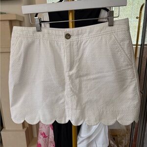 Lilly Pulitzer White Skort with cute gold Button Detail. Size 8